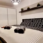 New Modern Selfcheckin Publicfreeparking Highspeed Wifi Kingsizebed 아파트 *