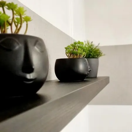 New Modern Selfcheckin Publicfreeparking Highspeed Wifi Kingsizebed *