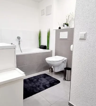 New Modern Selfcheckin Publicfreeparking Highspeed Wifi Kingsizebed Apartament