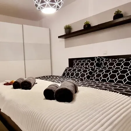 New Modern Selfcheckin Publicfreeparking Highspeed Wifi Kingsizebed Appartement *
