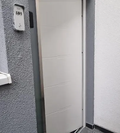 New Modern Selfcheckin Publicfreeparking Highspeed Wifi Kingsizebed * באדן-באדן