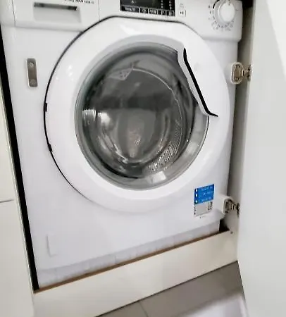 New Modern Selfcheckin Publicfreeparking Highspeed Wifi Kingsizebed Apartament *