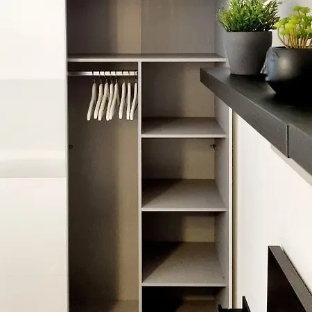 New Modern Selfcheckin Publicfreeparking Highspeed Wifi Kingsizebed Apartament