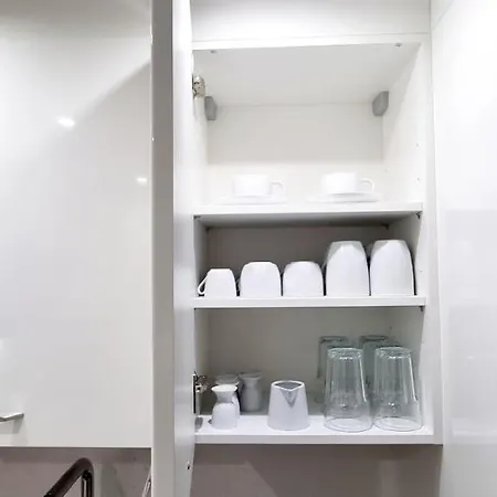 New Modern Selfcheckin Publicfreeparking Highspeed Wifi Kingsizebed *