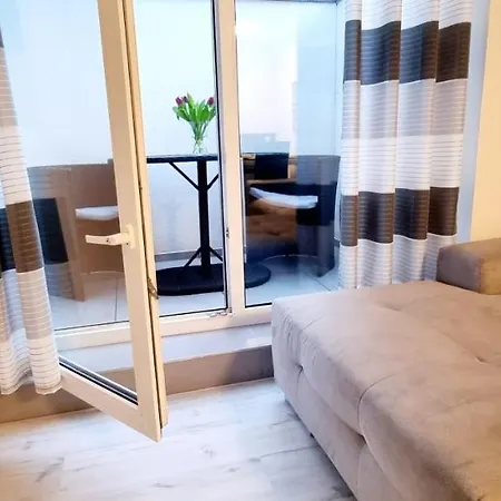 New Modern Selfcheckin Publicfreeparking Highspeed Wifi Kingsizebed Apartament