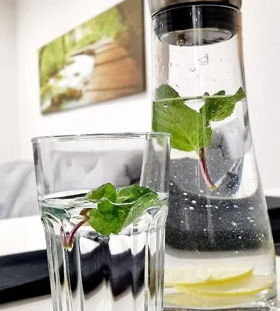 New Modern Selfcheckin Publicfreeparking Highspeed Wifi Kingsizebed Apartament *