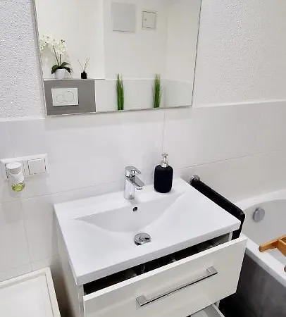 New Modern Selfcheckin Publicfreeparking Highspeed Wifi Kingsizebed *