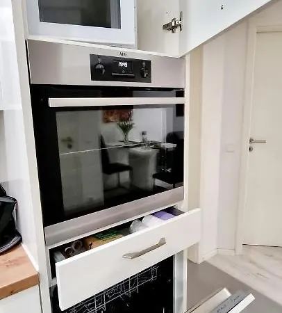 New Modern Selfcheckin Publicfreeparking Highspeed Wifi Kingsizebed Baden-Baden