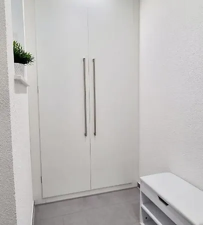 Apartman New Modern Selfcheckin Publicfreeparking Highspeed Wifi Kingsizebed *