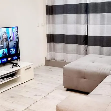 Apartament New Modern Selfcheckin Publicfreeparking Highspeed Wifi Kingsizebed