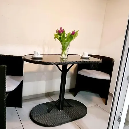 New Modern Selfcheckin Publicfreeparking Highspeed Wifi Kingsizebed