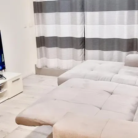 New Modern Selfcheckin Publicfreeparking Highspeed Wifi Kingsizebed Apartament *