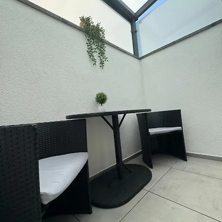 New Modern Selfcheckin Publicfreeparking Highspeed Wifi Kingsizebed *