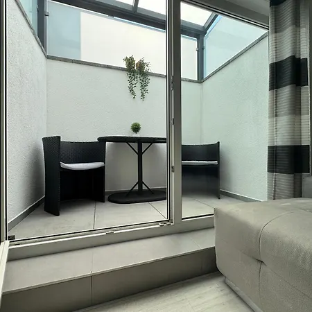 New Modern Selfcheckin Publicfreeparking Highspeed Wifi Kingsizebed * 바덴바덴