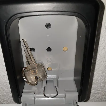 New Modern Selfcheckin Publicfreeparking Highspeed Wifi Kingsizebed Apartament