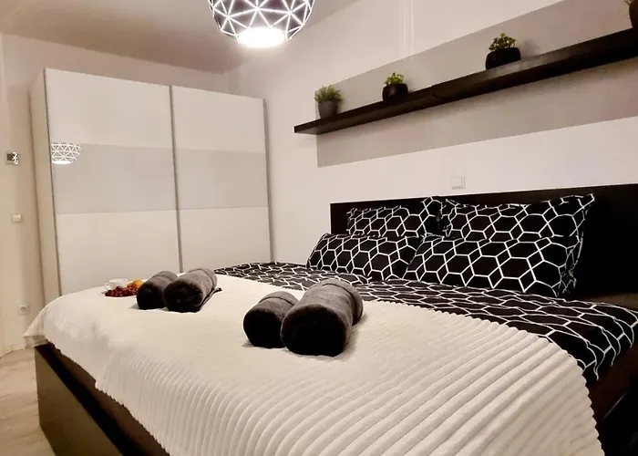 New Modern Selfcheckin Publicfreeparking Highspeed Wifi Kingsizebed Apartman *