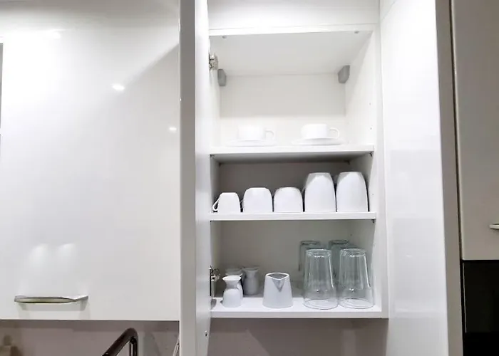 New Modern Selfcheckin Publicfreeparking Highspeed Wifi Kingsizebed *