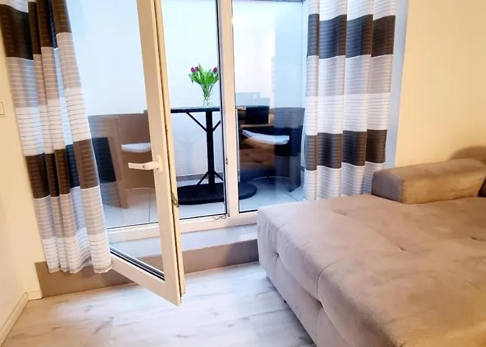 New Modern Selfcheckin Publicfreeparking Highspeed Wifi Kingsizebed Apartman