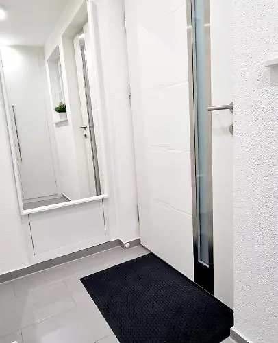 Apartman New Modern Selfcheckin Publicfreeparking Highspeed Wifi Kingsizebed