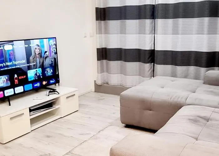 Apartman New Modern Selfcheckin Publicfreeparking Highspeed Wifi Kingsizebed