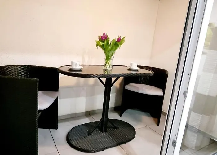 New Modern Selfcheckin Publicfreeparking Highspeed Wifi Kingsizebed