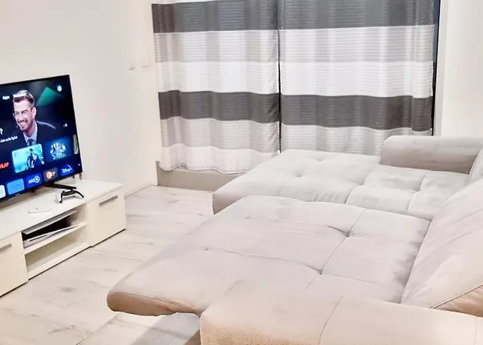 New Modern Selfcheckin Publicfreeparking Highspeed Wifi Kingsizebed Apartman *